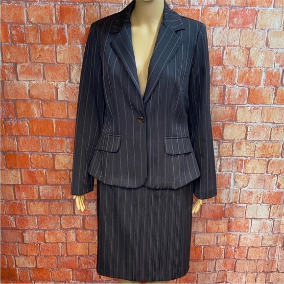 Giorgio Fiorlini Dresses & Skirts - Giorgio Fiorlini Vintage Dark Gray‎ Pinstripe Blazer and Skirt Set Suit